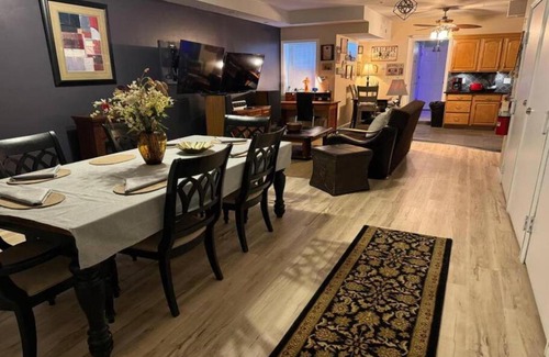 Union City Apartment | Expedient Stay - Ground Floor - 2 Bedroom - 15 Mins to NY