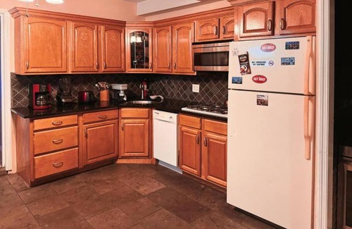 Union City Apartment | Expedient Stay - Ground Floor - 2 Bedroom - 15 Mins to NY