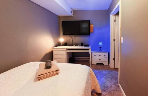 Union City Apartment | Expedient Stay - Ground Floor - 2 Bedroom - 15 Mins to NY