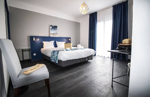 Six-Fours-les-Plages Hotel | Experience Six Fours Les Plages in Style! Pets are Welcome Here!