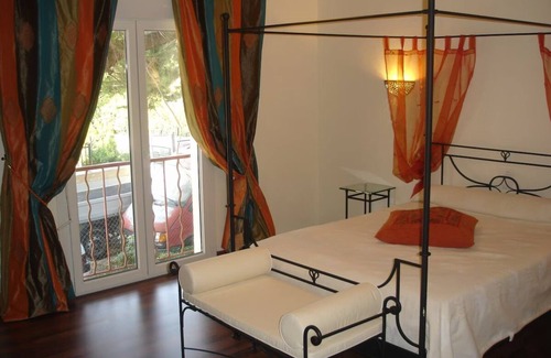 Six-Fours-les-Plages Hotel | Experience Six Fours Les Plages in Style! Pets are Welcome Here!