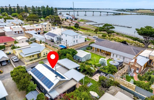 Goolwa South House | Experience a Cozy 3 Bed Fishermans Cottage- Goolwa Waterfront - Pet Friendly
