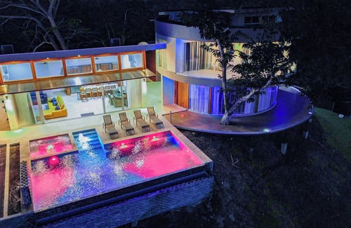 Tarcoles House | "Experience a unique moment in a corner of tranquility and natural beauty!"