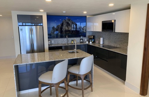 San Jose del Cabo Resort | Experience an Unforgettable Christmas in a Luxury 3 BR Oceanfront Penthousen