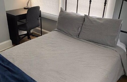 Sylvan Hills Apartment | Experience Atlanta living near Mercedes-Benz Stadium