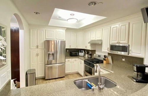 Studio City Condo | Experience beautiful Studio City in the center of restaurants and shopping
