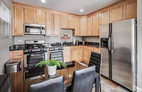 Wicker Park Apartment | Experience Chicago in one of it's hottest neighborhoods!