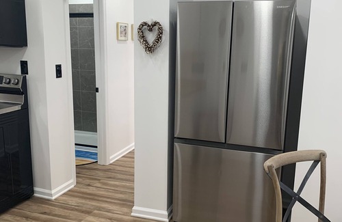 North Charleston Cottage | Experience coastal charm! 3 bd 2 bath Downtown Charleston 11 min Beach 30 min