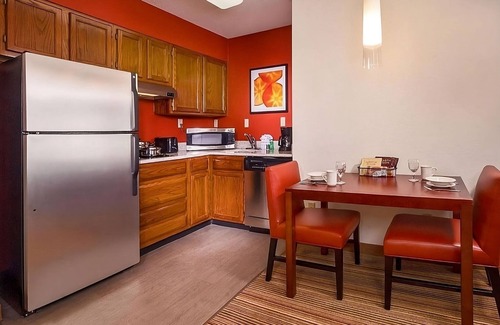 Barracks Road Apartment | Experience Comfort & Convenience in Charlottesville! Enjoy Free Breakfast & Pool