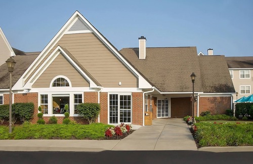 Barracks Road Apartment | Experience Comfort & Convenience in Charlottesville! Enjoy Free Breakfast & Pool