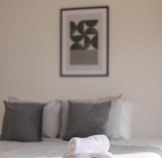 El Golf Apartment | Experience comfort and spaciousness in Las Condes