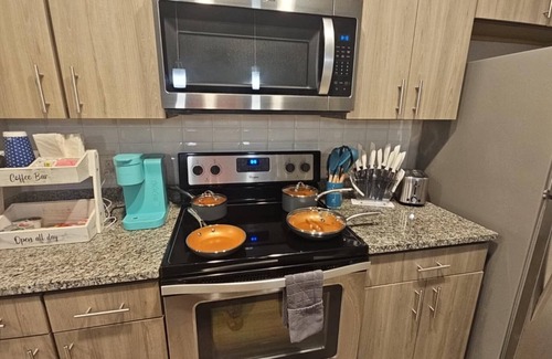 Northside Apartment | Experience comfort & convenience at our Jacksonville 2 bedroom retreat!