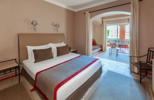 Makadi Bay Resort | Experience Serenity in 4 Family-Friendly Rooms with Pool & Stunning Garden View