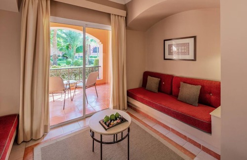 Makadi Bay Resort | Experience Serenity in 4 Family-Friendly Rooms with Pool & Stunning Garden View