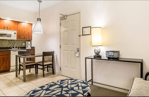 Paradise Resort | Experience energy of Las Vegas| Just you or the entire family| luxury condo unit