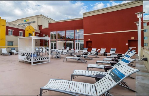 Paradise Resort | Experience energy of Las Vegas| Just you or the entire family| luxury condo unit