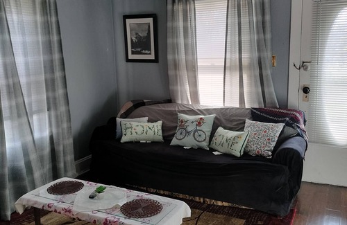 Sugar Creek House | Experience football fun! 4BR/2Bath Independence retreat near Arrowhead