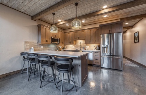 Coram Condo | Experience Glacier In Luxury - 10-min to GNP- 2 bd/2ba & Private Hot Tub #4-3
