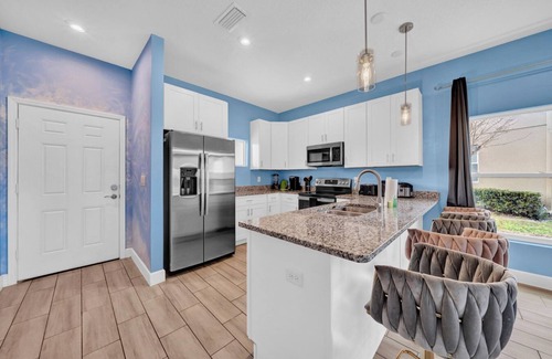 Bridgewater Crossing House | Experience Lakeside Bliss in a Family-Friendly Retreat - Luxurious Townhouse