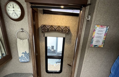 Tazewell RV Rental | Experience Lakeside Bliss: Unwind in a Charming Camper at Norris Landing Marina!