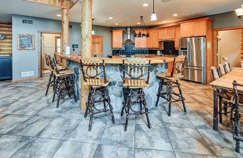 Mauston House | Experience luxurious lakeside living in our 5-bed, 5-bath retreat!