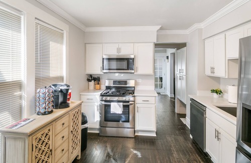Libertyville House | Experience Modern Living & Short Walk to Downtown