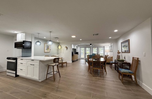 South Sarasota House | Experience "Old Florida" at the Coral Cottage