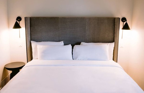 Midway Hotel | Experience scenic outdoors! Spacious Retreat w/Pool, Golf access & Hot spring!