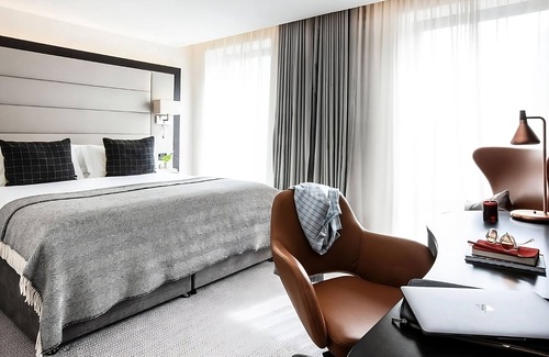 City Centre Dublin Hotel | Experience Soothing Moments & Luxury! Minutes away from Phoenix Park