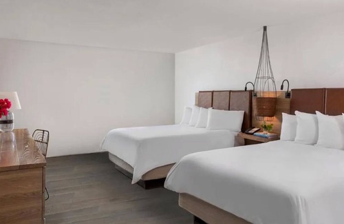 Islamorada Hotel | Experience Soothing Moments & Luxury! Free Parking, Onsite Pool, Pet-friendly