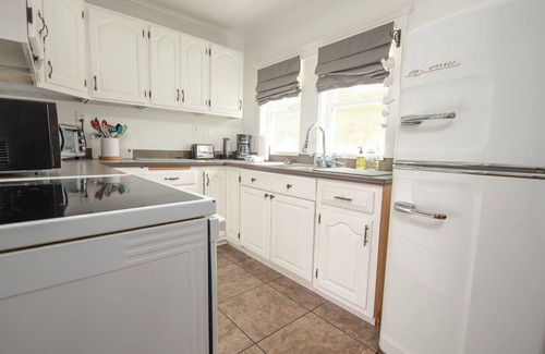 Lusby House | Experience the best of Southern Maryland at the Calvert Cliffs Cottage.