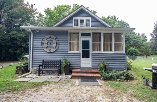 Lusby House | Experience the best of Southern Maryland at the Calvert Cliffs Cottage.