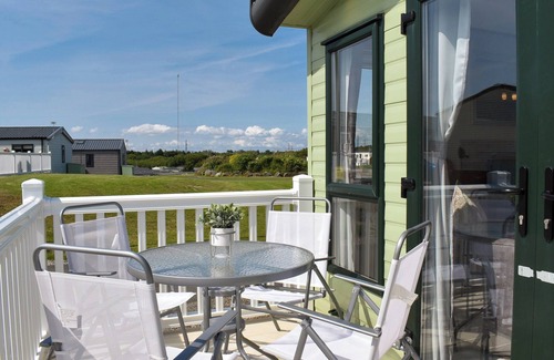 Heysham Cottage | Experience the charm and comfort of Peachy, your ideal holiday home by the sea.