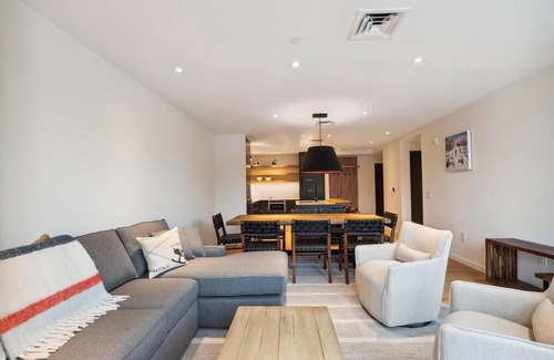 Stowe Area Condo | Experience the cozy charm of the Treehouse at Spruce Peak!