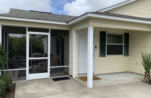St. James House | Experience the fun and excitement of The Villages in this beautiful Patio Villa.