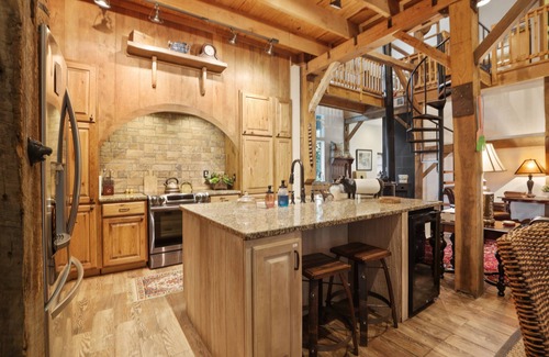 Utica House | Experience the romance of a BARN. "DO YOU THINK YOU LIVE IN A BARN"YES!