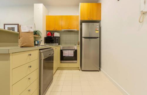 St Kilda Apartment | Experience the St Kilda Vibe from a Cosy Retreat