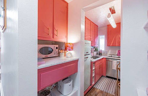 Idaho Falls Cottage | Experience the unique charm centrally located at PINK BLOOM COTTAGE!n
