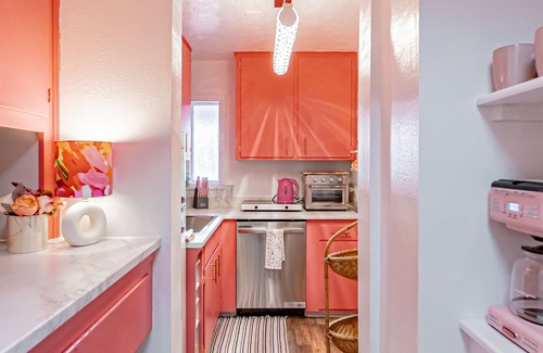 Idaho Falls Cottage | Experience the unique charm centrally located at PINK BLOOM COTTAGE!n