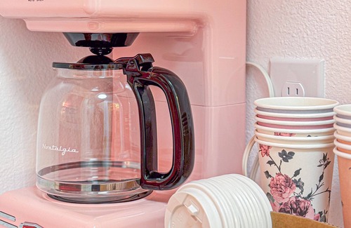Idaho Falls Cottage | Experience the unique charm centrally located at PINK BLOOM COTTAGE!n