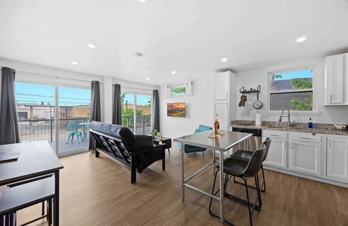 Phoenix Hill Apartment | Experience the Unique Re-Nu Shipping Container #2