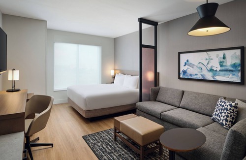 Melbourne Hotel | Experience Top Relaxation: Modern Room w/Free Breakfast | 5-Min Walk to Airport