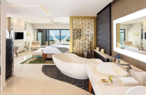Centro Resort | Experience Ultimate Cabo Luxury in a 2 bedroom Oceanview