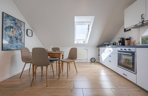 Schausende Apartment | "Experience Unforgettable Relaxation at Our Beachside Retreat!"