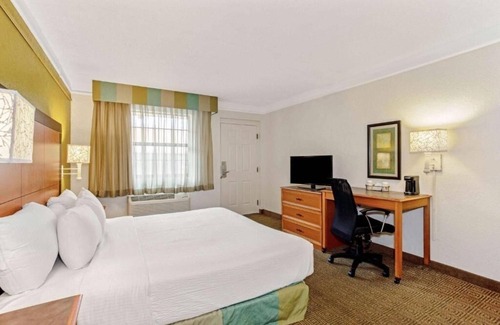 Orlando Hotel | Experience Value & Comfort Minutes from Orlando International Airport! | w/Pool