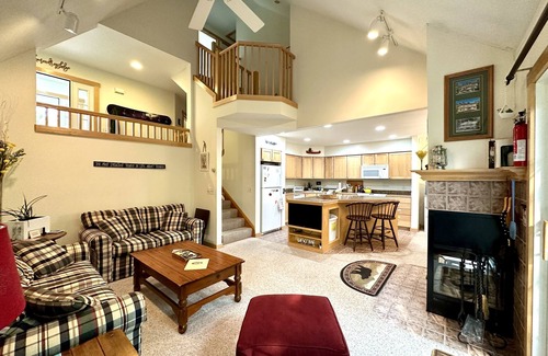 West Dover House | Experience Vermont’s Fall Magic at the Lemondrop Lodge