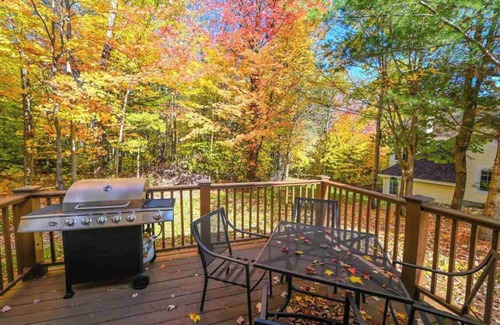 West Dover House | Experience Vermont’s Fall Magic at the Lemondrop Lodge