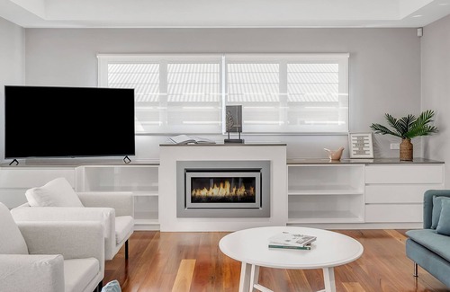 Chain Valley Bay House | Experience Waterfront Paradise at Our Sunset Lakehouse