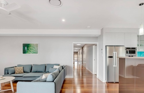 Chain Valley Bay House | Experience Waterfront Paradise at Our Sunset Lakehouse