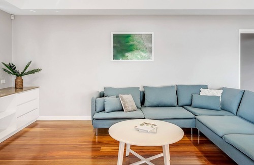 Chain Valley Bay House | Experience Waterfront Paradise at Our Sunset Lakehouse